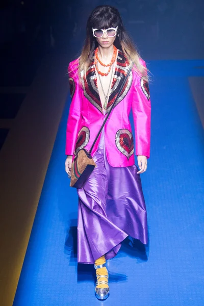 Look 98